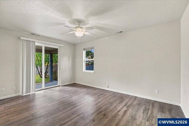 2018 Valley View Dr NW, Albany, OR 97321