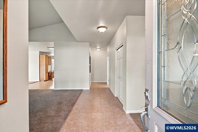 2018 Valley View Dr NW, Albany, OR 97321