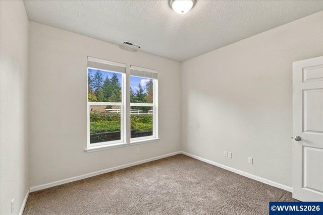 2018 Valley View Dr NW, Albany, OR 97321