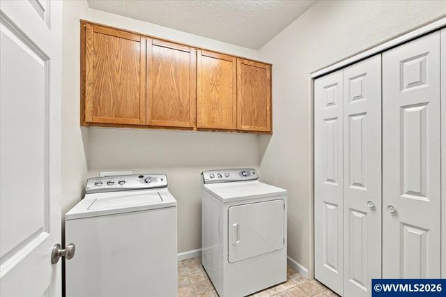 2018 Valley View Dr NW, Albany, OR 97321