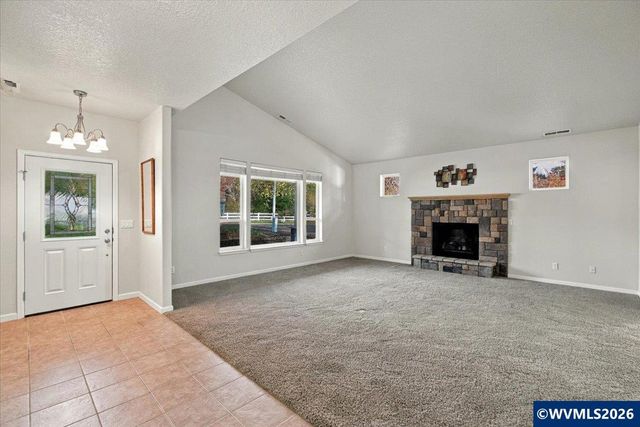 2018 Valley View Dr NW, Albany, OR 97321