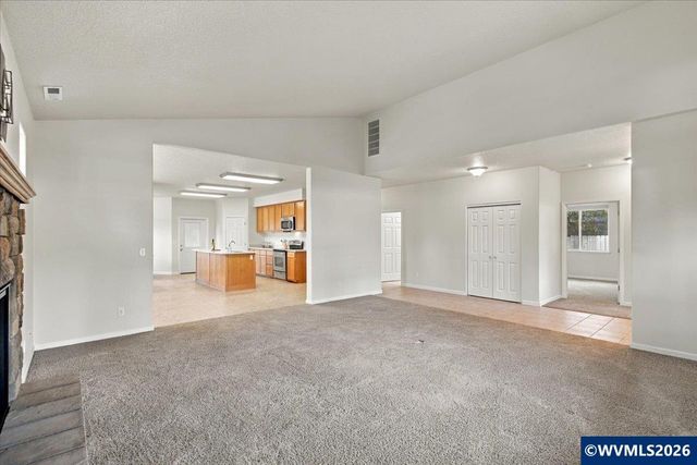 2018 Valley View Dr NW, Albany, OR 97321