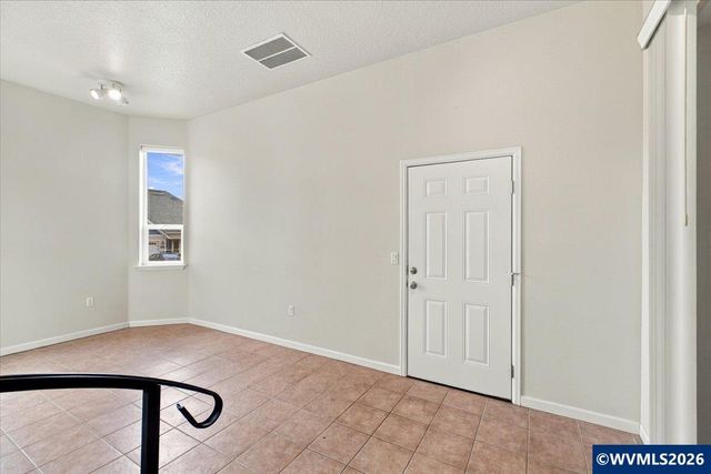 2018 Valley View Dr NW, Albany, OR 97321