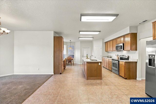 2018 Valley View Dr NW, Albany, OR 97321