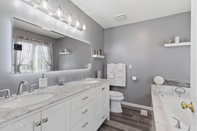 4 Branchwood Place, Bayville, NJ 08721