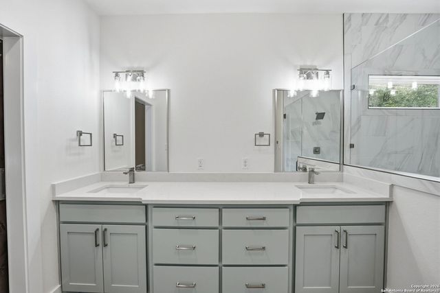 1169 Johnson Rd, Canyon Lake, TX 78133