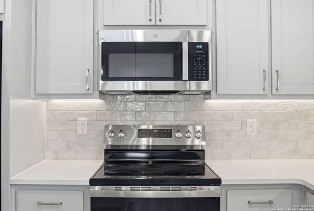 1169 Johnson Rd, Canyon Lake, TX 78133