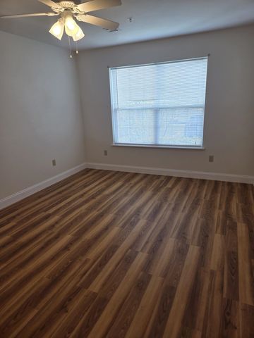 14 Tampa Dr Unit B, Rochester, NH 03867