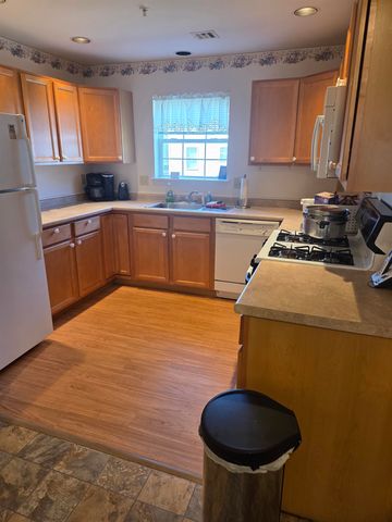 14 Tampa Dr Unit B, Rochester, NH 03867