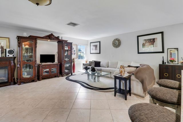 3336 Ave Villandry, Delray Beach, FL 33445
