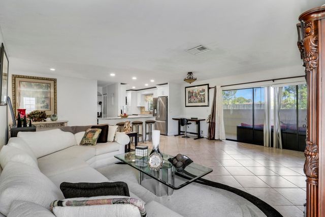 3336 Ave Villandry, Delray Beach, FL 33445