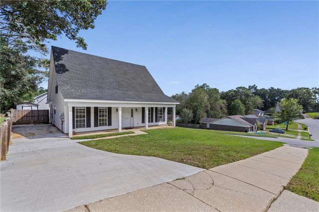 2217 Woodlea N Court, Mobile, AL 36695