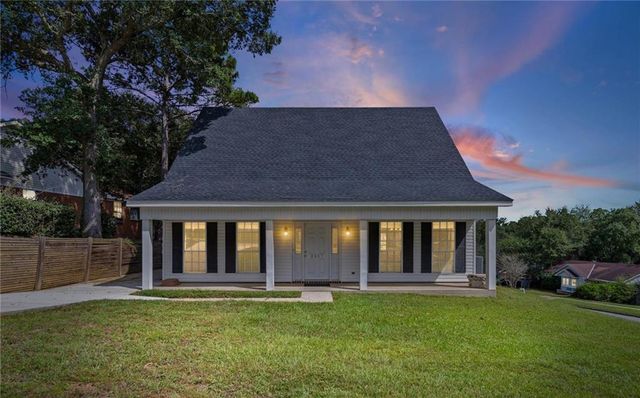 2217 Woodlea N Court, Mobile, AL 36695