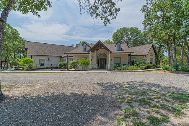 323 SHANNON RIDGE DR., Floresville, TX 78114