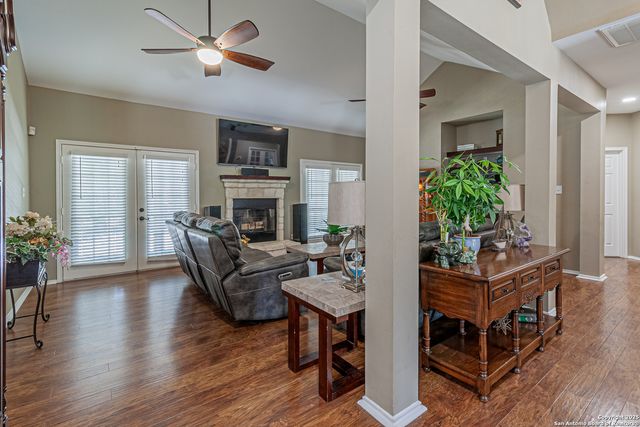 323 SHANNON RIDGE DR., Floresville, TX 78114