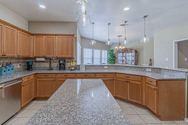 323 SHANNON RIDGE DR., Floresville, TX 78114