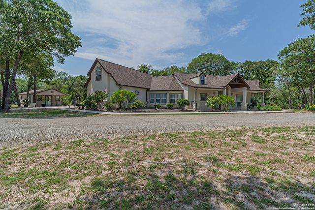 323 SHANNON RIDGE DR., Floresville, TX 78114