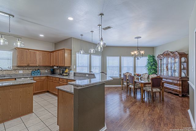 323 SHANNON RIDGE DR., Floresville, TX 78114