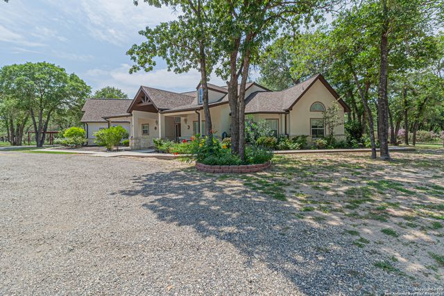 323 SHANNON RIDGE DR., Floresville, TX 78114