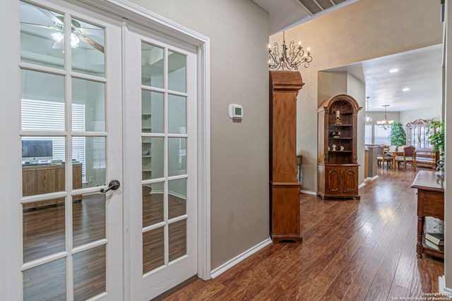 323 SHANNON RIDGE DR., Floresville, TX 78114