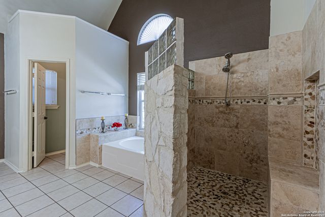 323 SHANNON RIDGE DR., Floresville, TX 78114