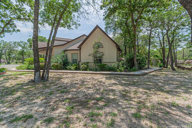 323 SHANNON RIDGE DR., Floresville, TX 78114