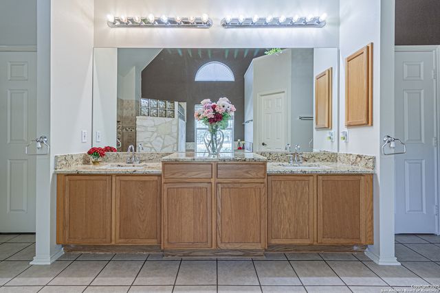 323 SHANNON RIDGE DR., Floresville, TX 78114