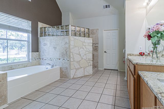 323 SHANNON RIDGE DR., Floresville, TX 78114