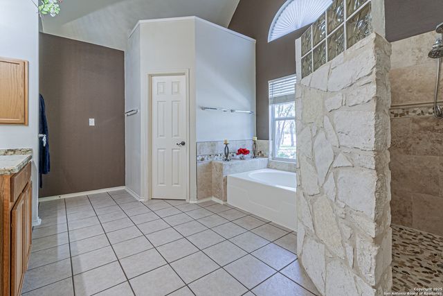 323 SHANNON RIDGE DR., Floresville, TX 78114