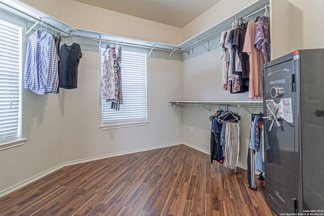 323 SHANNON RIDGE DR., Floresville, TX 78114