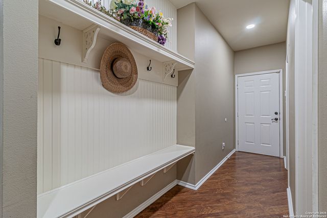 323 SHANNON RIDGE DR., Floresville, TX 78114