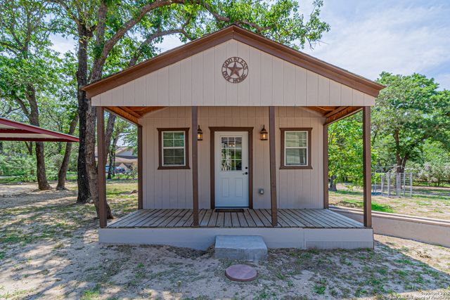 323 SHANNON RIDGE DR., Floresville, TX 78114
