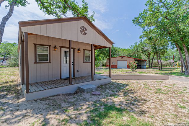 323 SHANNON RIDGE DR., Floresville, TX 78114