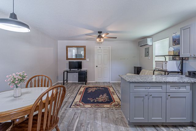 323 SHANNON RIDGE DR., Floresville, TX 78114