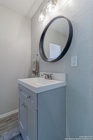 323 SHANNON RIDGE DR., Floresville, TX 78114