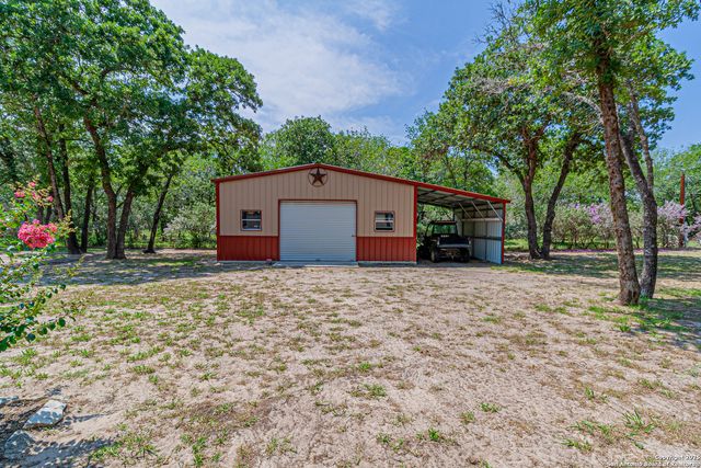 323 SHANNON RIDGE DR., Floresville, TX 78114