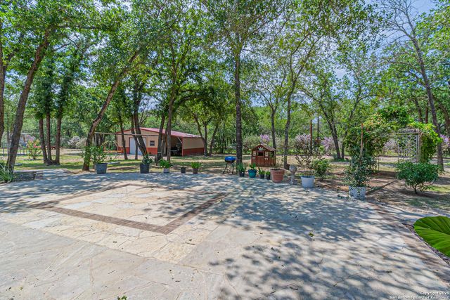 323 SHANNON RIDGE DR., Floresville, TX 78114