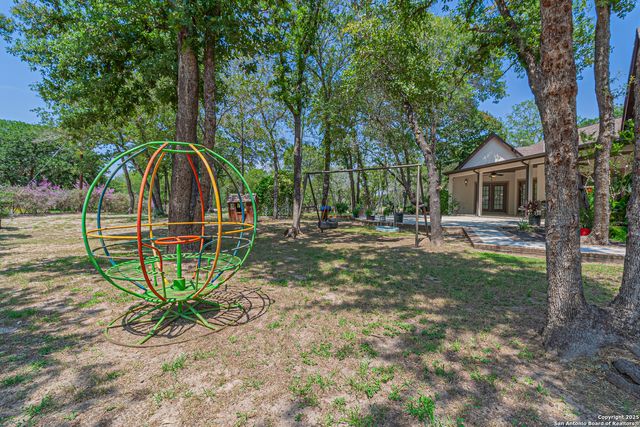 323 SHANNON RIDGE DR., Floresville, TX 78114