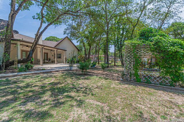 323 SHANNON RIDGE DR., Floresville, TX 78114