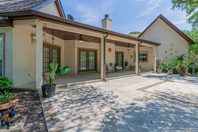 323 SHANNON RIDGE DR., Floresville, TX 78114