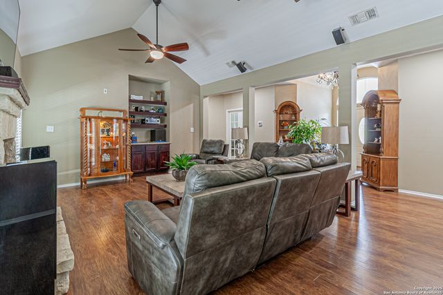 323 SHANNON RIDGE DR., Floresville, TX 78114