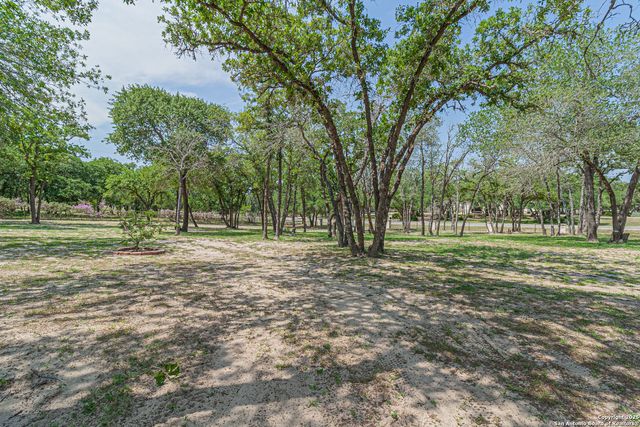 323 SHANNON RIDGE DR., Floresville, TX 78114