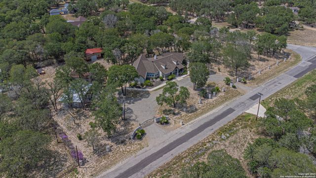 323 SHANNON RIDGE DR., Floresville, TX 78114