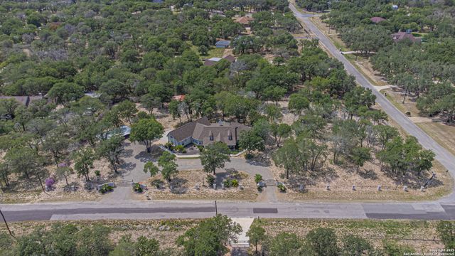 323 SHANNON RIDGE DR., Floresville, TX 78114
