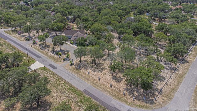 323 SHANNON RIDGE DR., Floresville, TX 78114