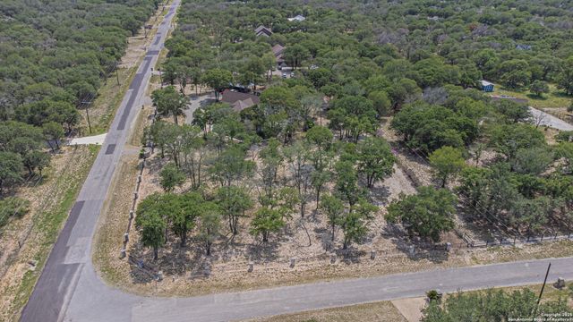323 SHANNON RIDGE DR., Floresville, TX 78114