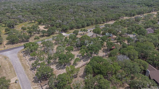 323 SHANNON RIDGE DR., Floresville, TX 78114