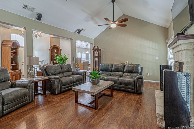 323 SHANNON RIDGE DR., Floresville, TX 78114