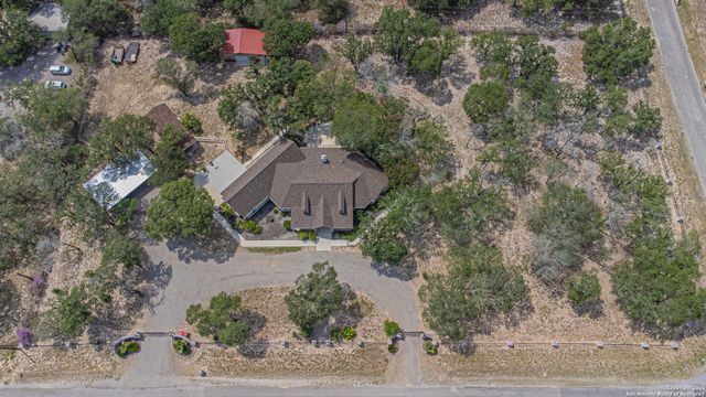 323 SHANNON RIDGE DR., Floresville, TX 78114