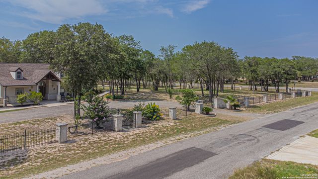 323 SHANNON RIDGE DR., Floresville, TX 78114